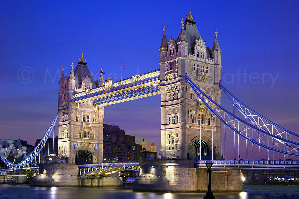 Capturing How Light Dances Across     London's Iconic Tower Bridge